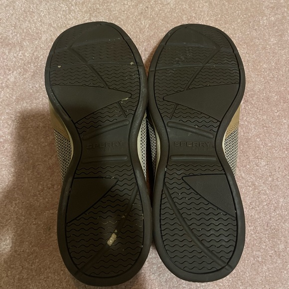 Women’s Sperry’s 7.5 - Picture 2 of 4